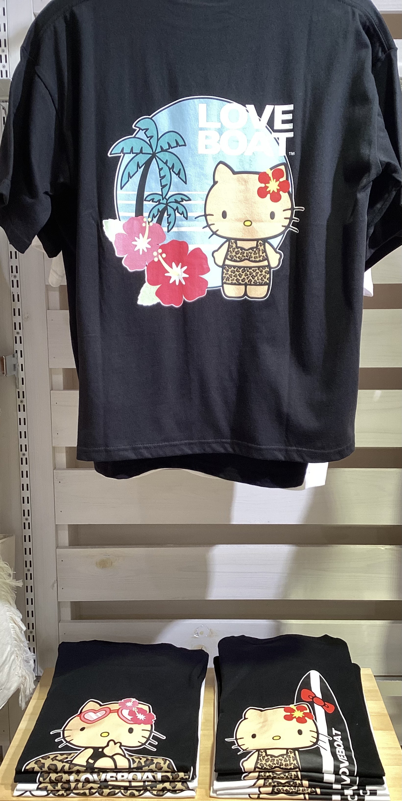 ムラサキキティー 今大人気の#日焼けキティ と仲間たちの Tシャツが入荷しており
