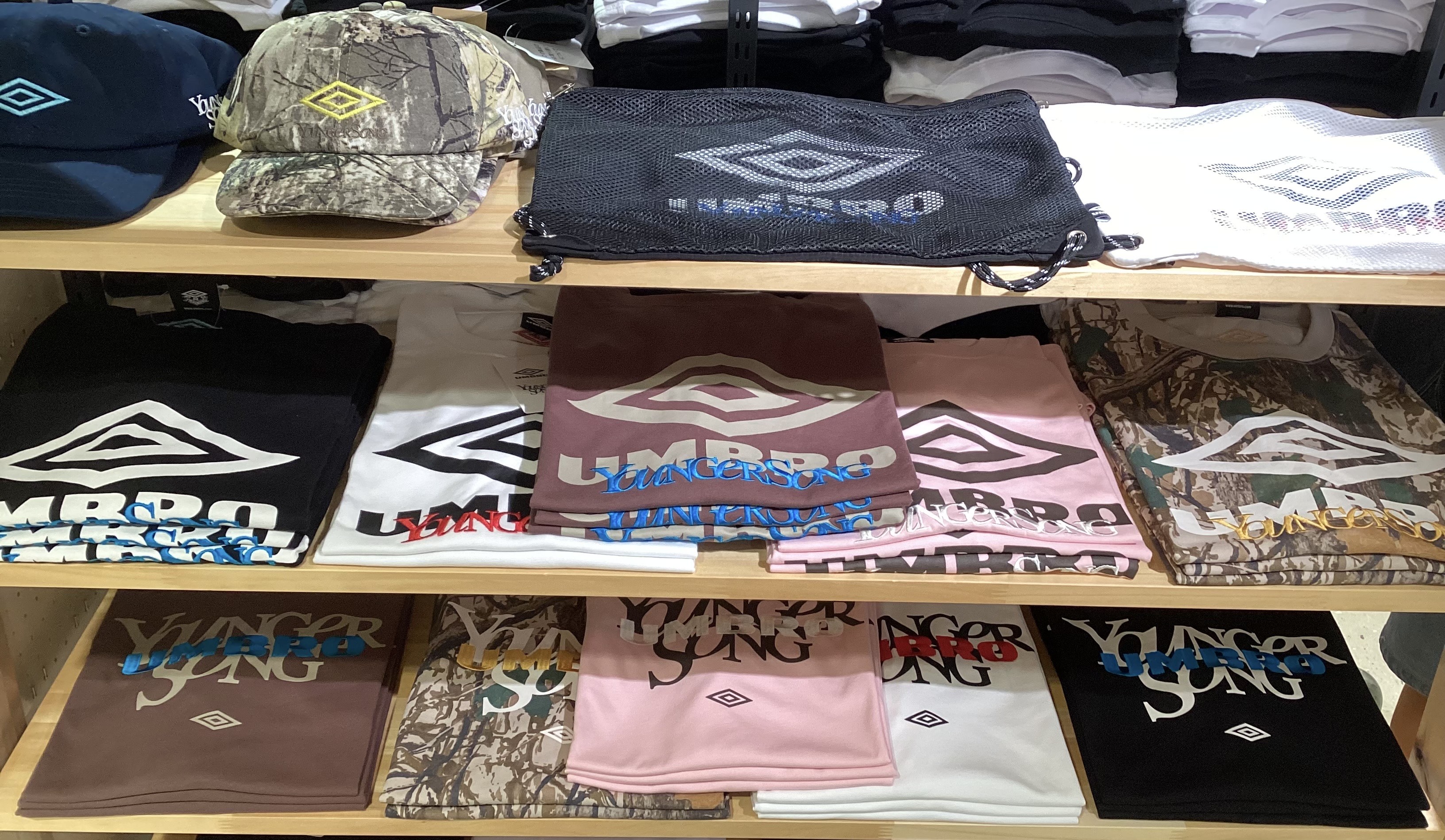 ムラサキスポーツ完全別注！UMBRO×Younger Songコラボ、韓国Y2K